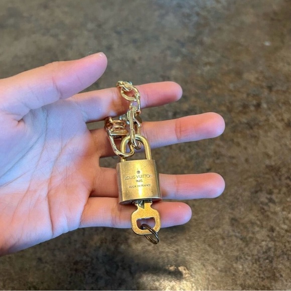 Louis Vuitton Lock & Key #302 W/ Gold Chain - Picture 4 of 8